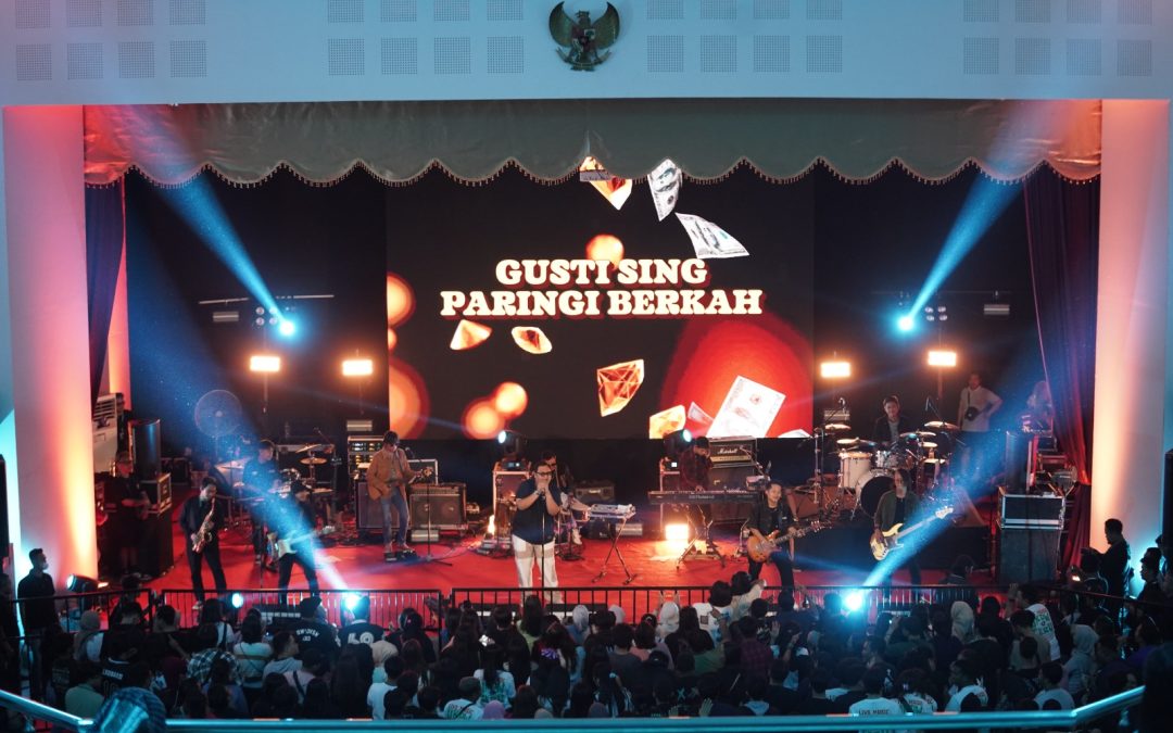 Ndarboy and Jumat Gombrong Rock the UKDW Seru Event