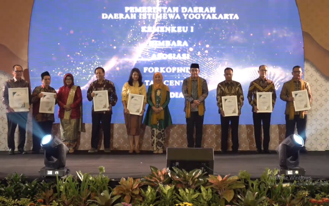 UKDW Tax Center Receives Award from DJP DIY Regional Office