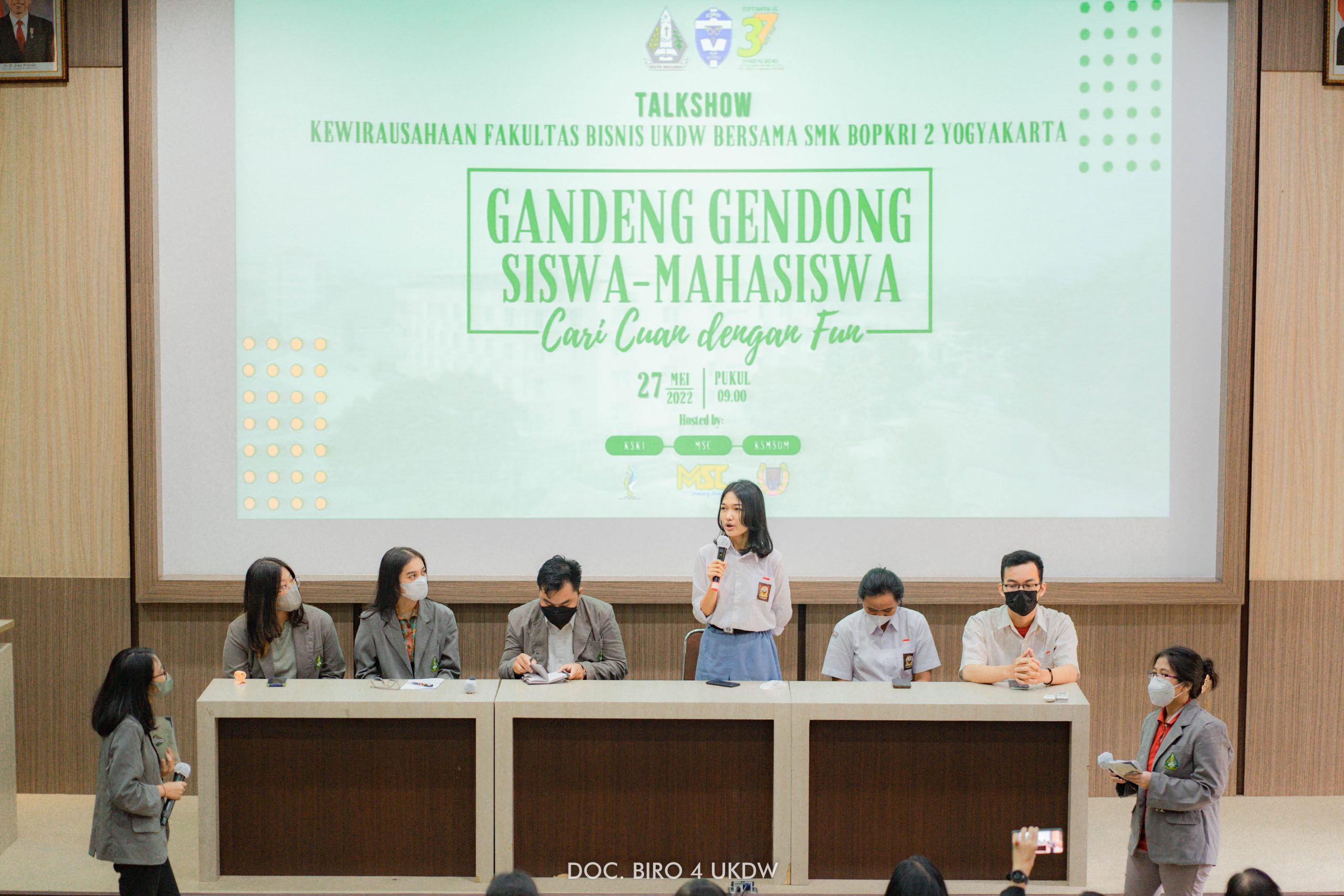 Mahasiswa UKDW Dampingi Siswa SMK BOPKRI 2 Yogyakarta | UKDW