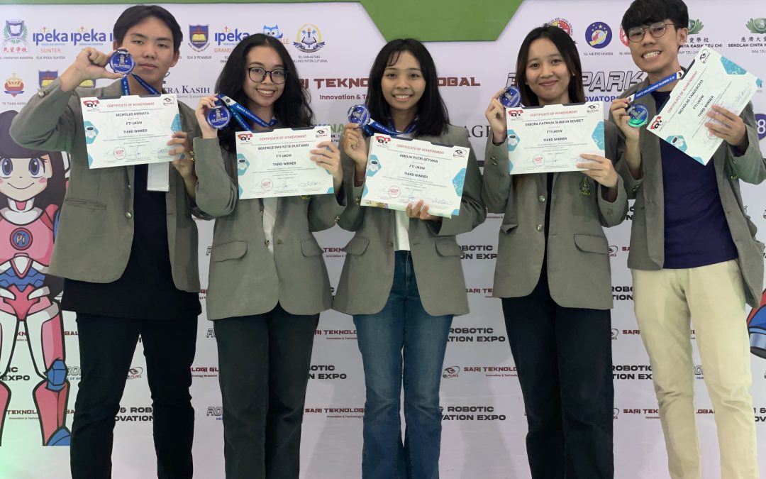 Tim Mahasiswa FTI UKDW Raih Juara Tiga di Lomba AI-Driven Robot Nasional